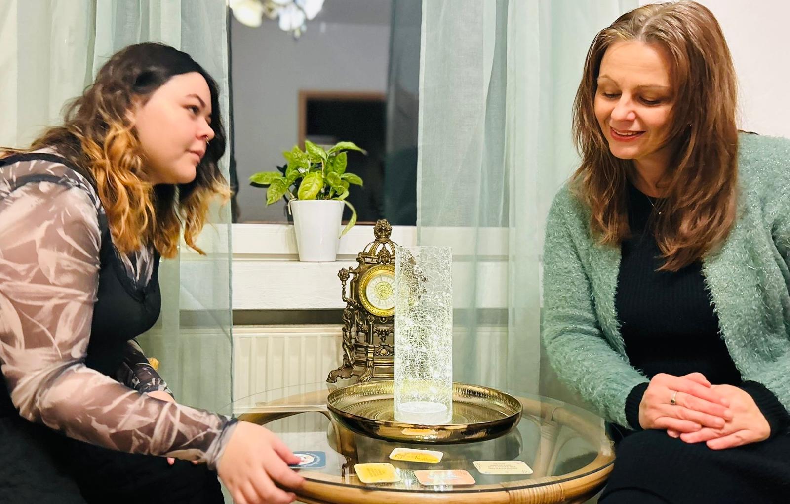 Julia Waller im Coaching-Gespräch mit einer Klientin